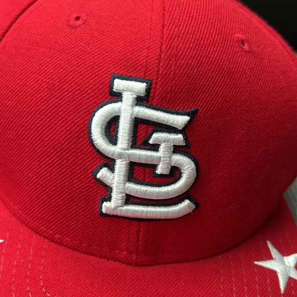 Men’s St. Louis Cardinals Hat with Stars - Picture 2 of 8